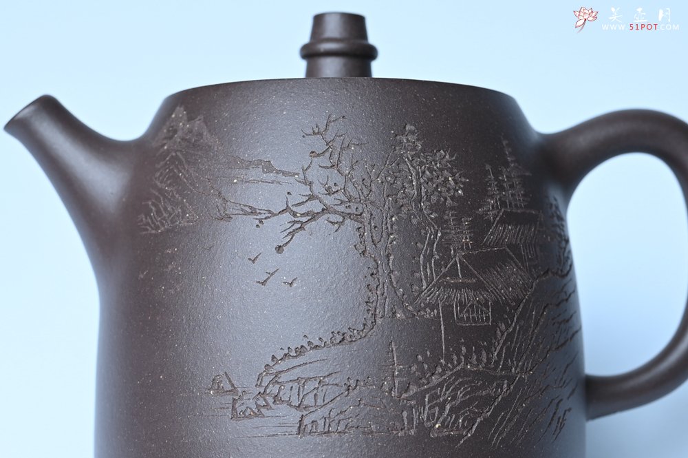 紫砂壶图片：美壶特惠 老紫泥精致山水汉铎壶 茶人醉爱 - 紫砂壶信息网