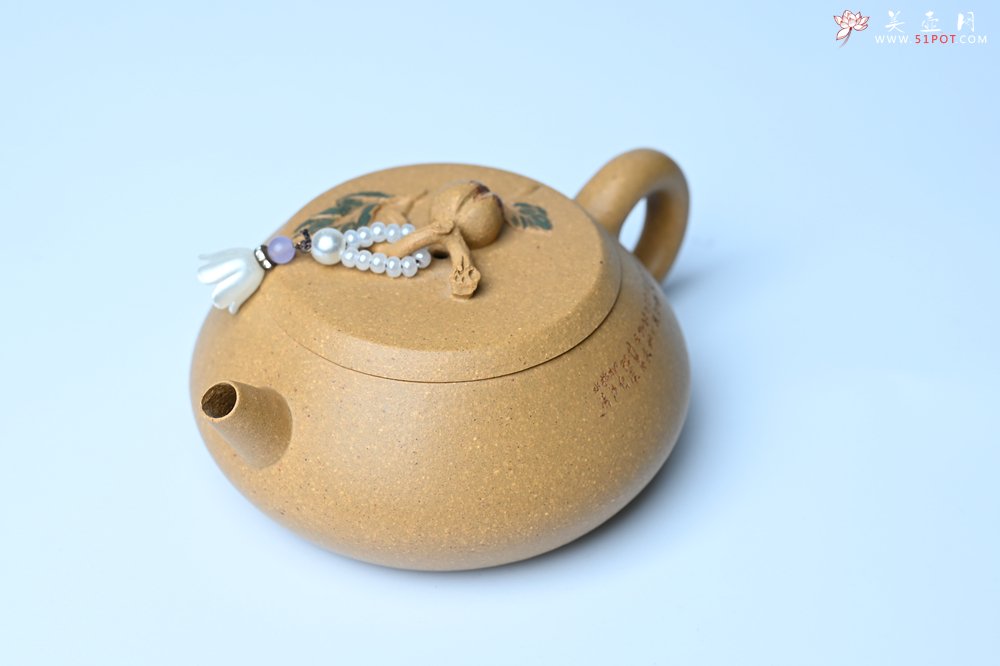 紫砂壶图片：美壶特惠 特好黄龙山段泥香桃壶 桃和叶特灵动 仿生佳作 - 紫砂壶信息网