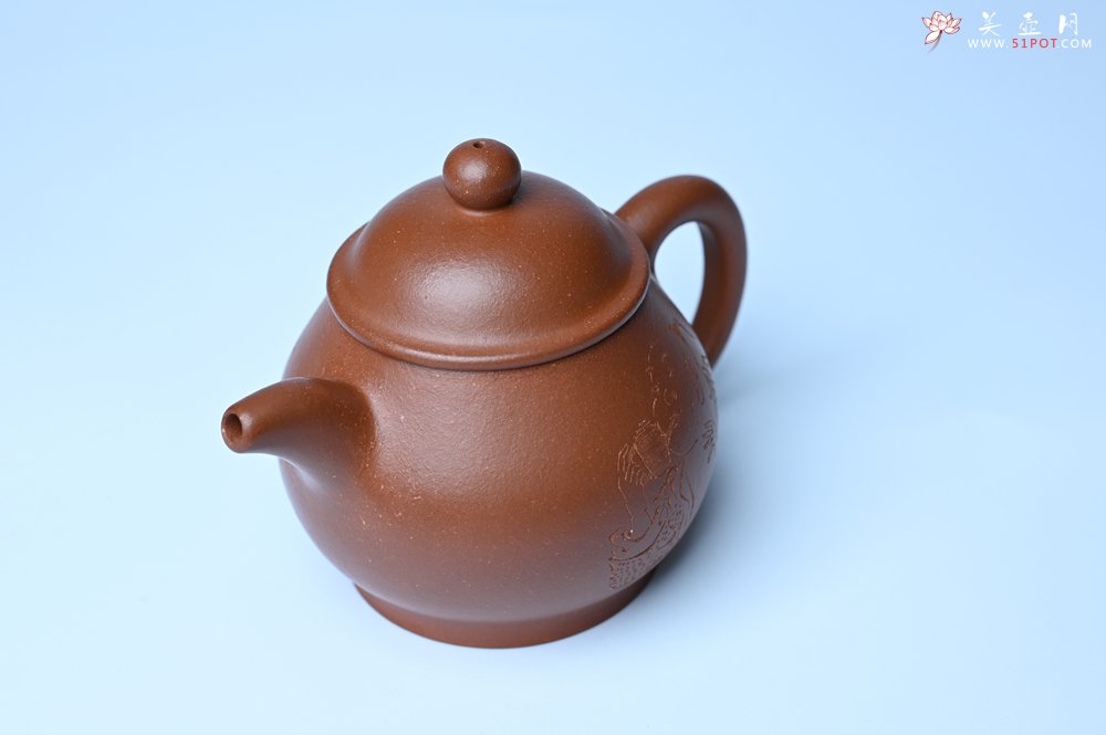 紫砂壶图片：美壶特惠 王老师 全手工红降坡泥潘壶 国助工 易轩 范小君徒杨志老师刻绘 装饰小富贵特文气 - 紫砂壶信息网