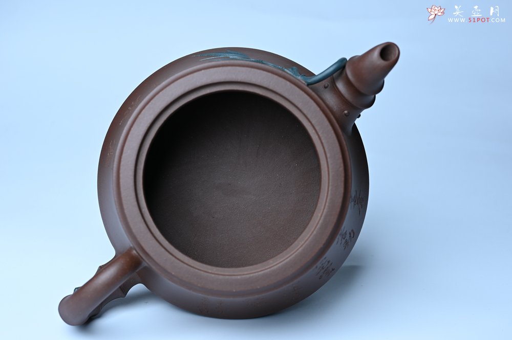 紫砂壶图片：美壶年底特惠 精品松竹梅紫砂壶 清虚静泰 暮色苍茫看劲松 乱云飞渡仍从容 - 紫砂壶信息网