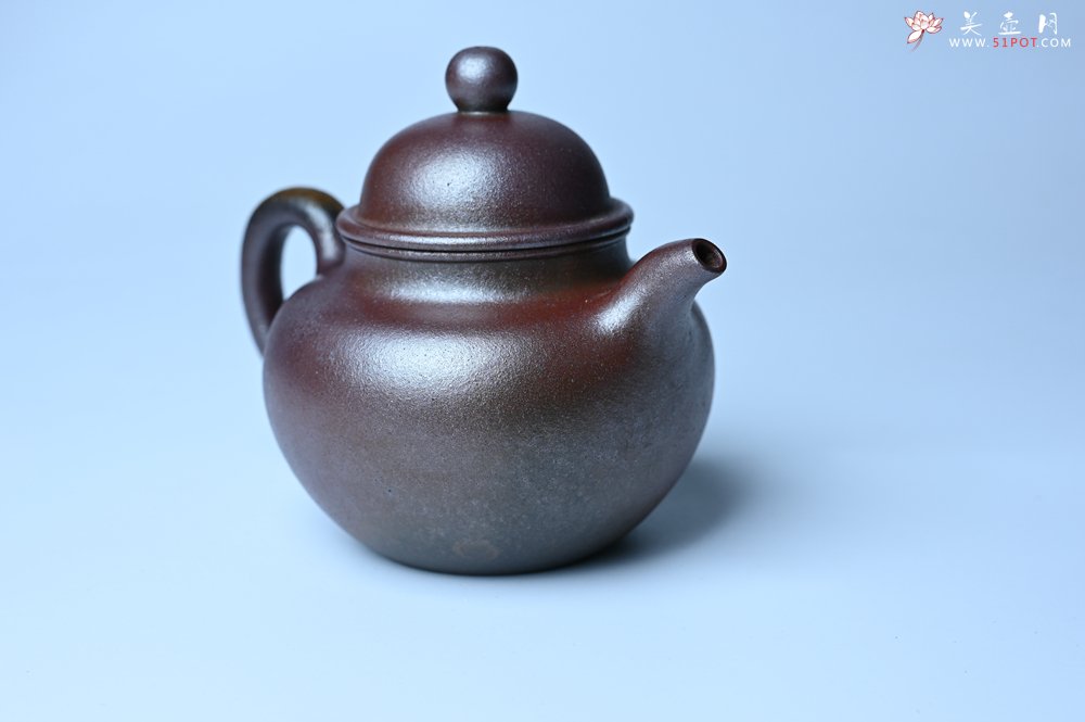 紫砂壶图片：美壶特惠 精致柴烧青灰泥掇球壶 茶人醉爱 - 紫砂壶信息网