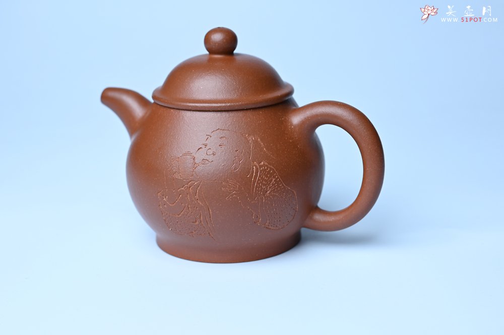 紫砂壶图片：美壶特惠 王老师 全手工红降坡泥潘壶 国助工 易轩 范小君徒杨志老师刻绘 装饰小富贵特文气 - 紫砂壶信息网