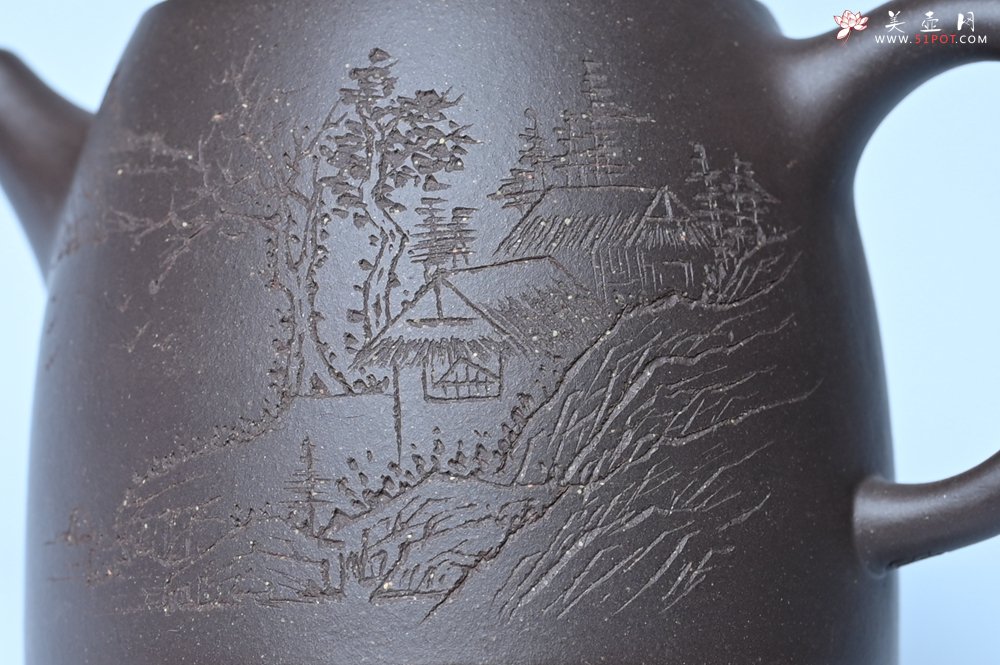 紫砂壶图片：美壶特惠 老紫泥精致山水汉铎壶 茶人醉爱 - 紫砂壶信息网