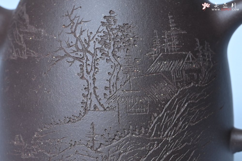 紫砂壶图片：美壶特惠 老紫泥精致山水汉铎壶 茶人醉爱 - 紫砂壶信息网