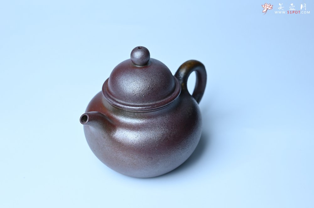 紫砂壶图片：美壶特惠 精致柴烧青灰泥掇球壶 茶人醉爱 - 紫砂壶信息网