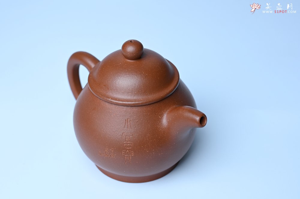 紫砂壶图片：美壶特惠 王老师 全手工红降坡泥潘壶 国助工 易轩 范小君徒杨志老师刻绘 装饰小富贵特文气 - 紫砂壶信息网