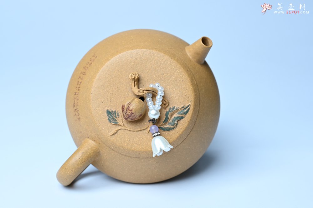 紫砂壶图片：美壶特惠 特好黄龙山段泥香桃壶 桃和叶特灵动 仿生佳作 - 紫砂壶信息网