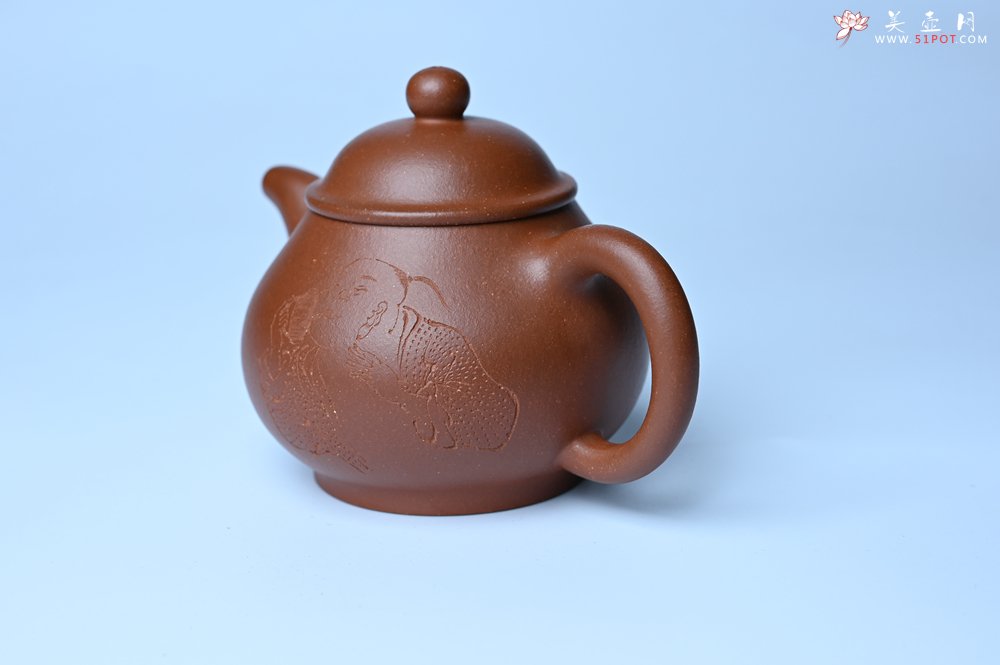 紫砂壶图片：美壶特惠 王老师 全手工红降坡泥潘壶 国助工 易轩 范小君徒杨志超老师刻绘 装饰小富贵特文气 - 紫砂壶信息网