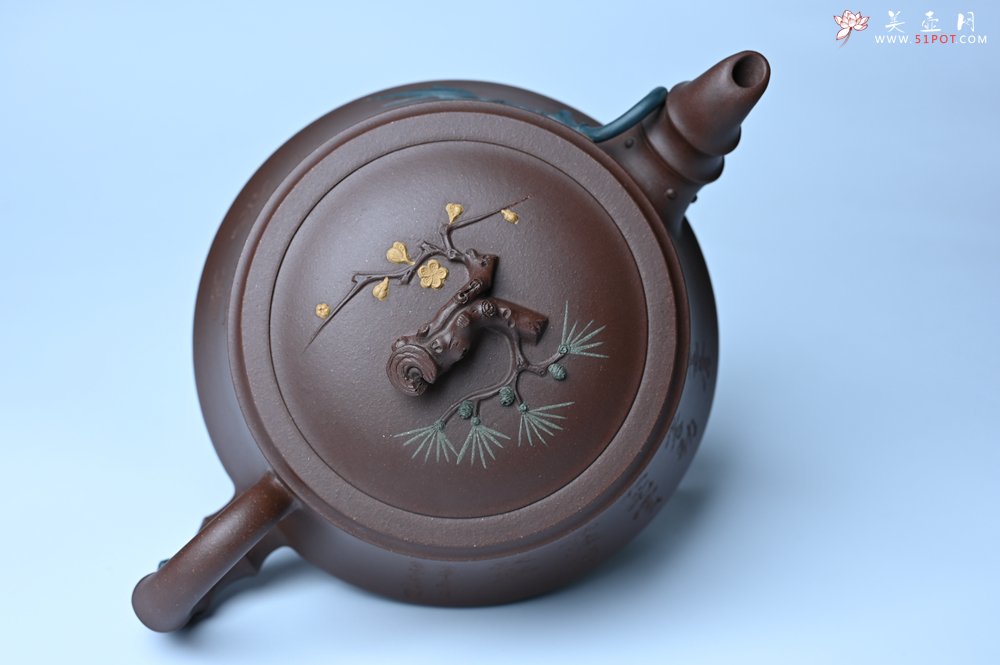 紫砂壶图片：美壶年底特惠 精品松竹梅紫砂壶 清虚静泰 暮色苍茫看劲松 乱云飞渡仍从容 - 紫砂壶信息网