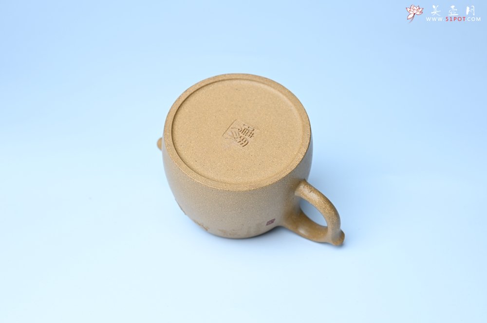 紫砂壶图片：美壶特惠 精致特好黄段泥井栏壶 泥绘祥瑞兔子 惠风和畅 寓意吉祥好运常来 - 紫砂壶信息网