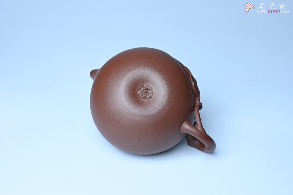 紫砂壶图片：美壶特惠 1993年国工杨军保精致特好紫泥蟠桃壶 - 紫砂壶信息网