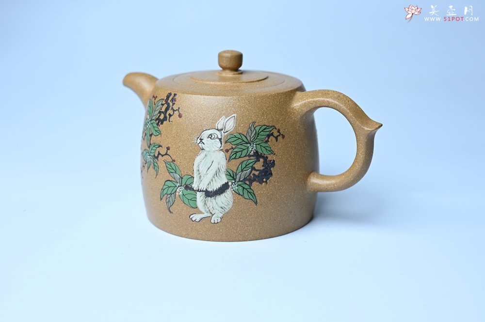 紫砂壶图片：美壶特惠 精致特好黄段泥井栏壶 泥绘祥瑞兔子 惠风和畅 寓意吉祥好运常来 - 紫砂壶信息网
