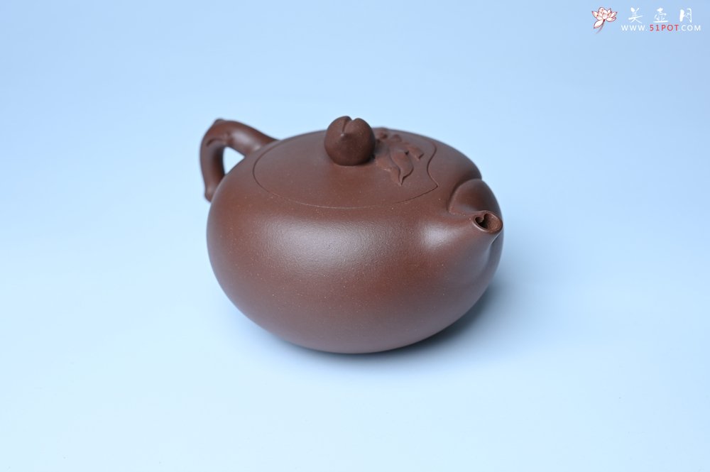 紫砂壶图片：美壶特惠 1993年国工杨军保精致特好紫泥蟠桃壶 - 紫砂壶信息网