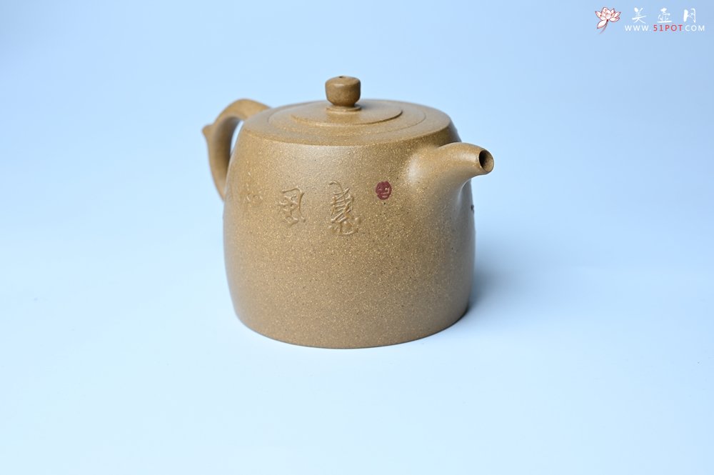 紫砂壶图片：美壶特惠 精致特好黄段泥井栏壶 泥绘祥瑞兔子 惠风和畅 寓意吉祥好运常来 - 紫砂壶信息网