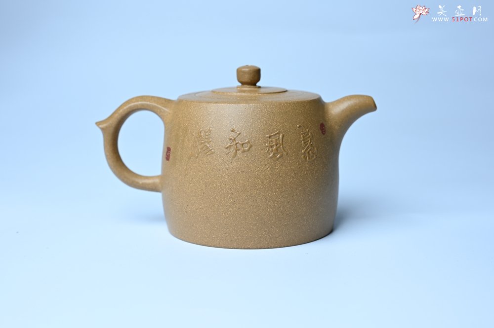 紫砂壶图片：美壶特惠 精致特好黄段泥井栏壶 泥绘祥瑞兔子 惠风和畅 寓意吉祥好运常来 - 紫砂壶信息网